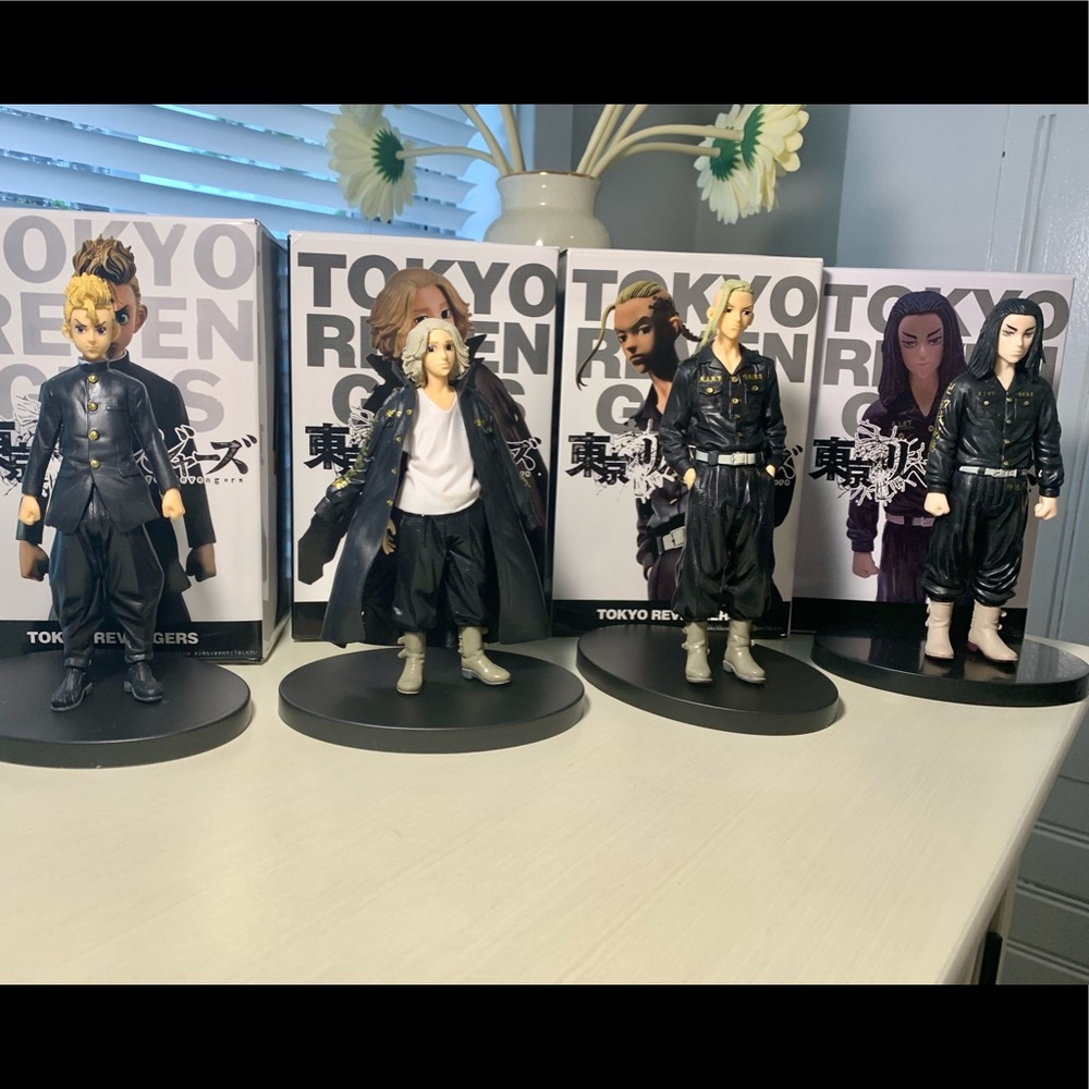 Tokyo Revengers lot
